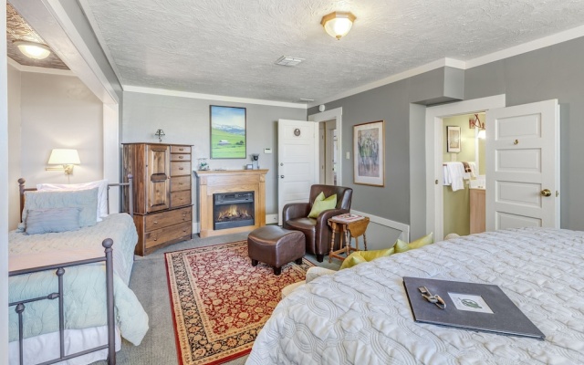 photo 5 of Oak Hill Bed & Breakfast