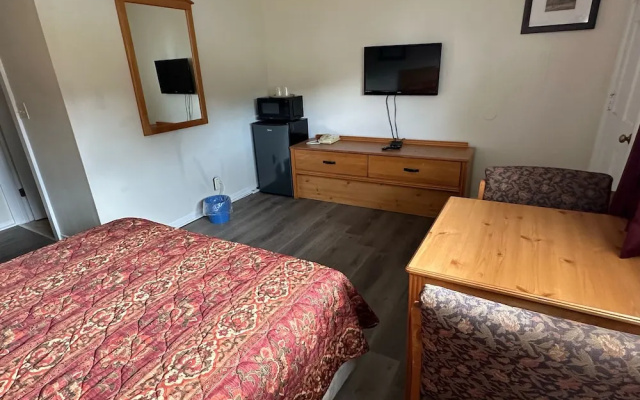 photo 3 of Oakdell Motel