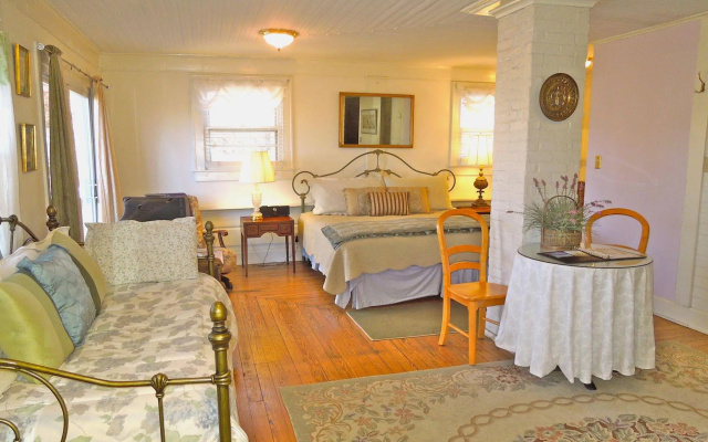 photo 4 of Oakland Cottage Bed & Breakfast