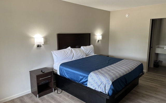 photo 4 of Oakwood Inn