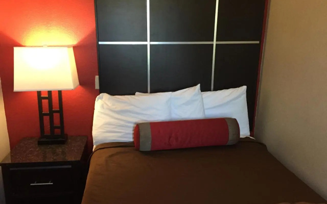 photo 2 of Harbor Inn & Suites Oceanside
