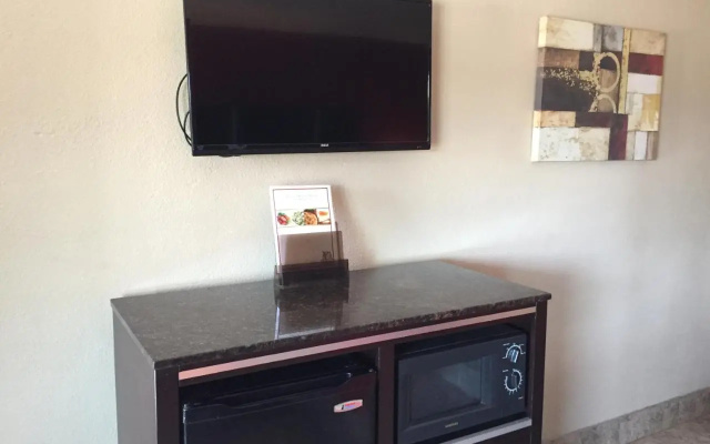 photo 3 of Harbor Inn & Suites Oceanside