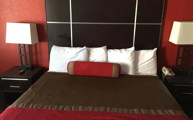 photo 5 of Harbor Inn & Suites Oceanside