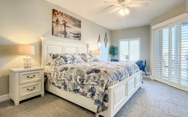 photo 4 of Oceanwalk Jr Penthouse Close to Pool Beach Access Ow14 604