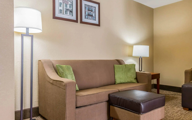 photo 3 of Comfort Inn Savannah Midtown