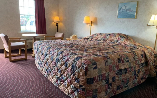 photo 2 of Olde Amish Inn