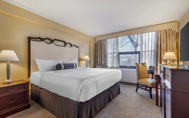 photo 4 of Omni Shoreham Hotel