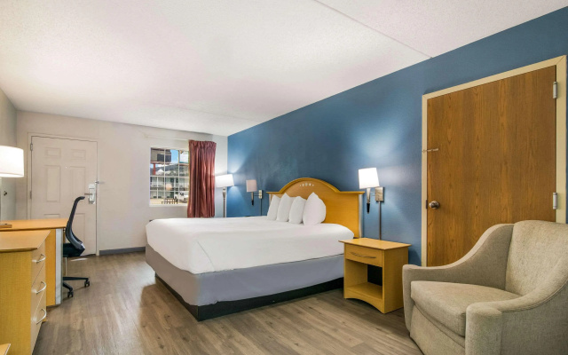 photo 4 of Econo Lodge Branson Theater District