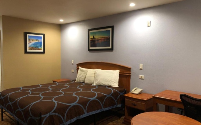photo 2 of Orange Tustin Inn