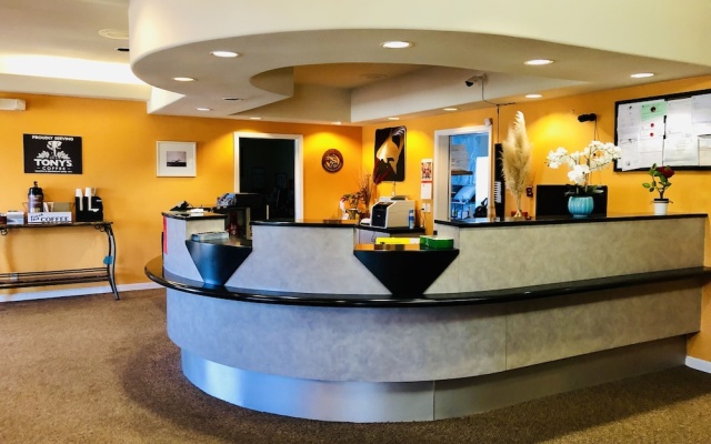 photo 2 of Orca Inn Suites