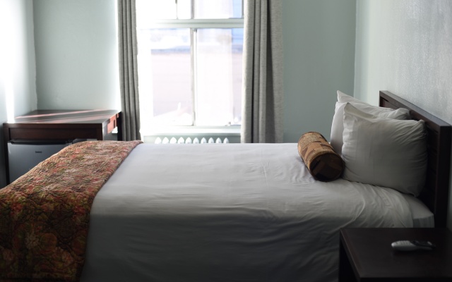 photo 4 of Greenleaf Hotel