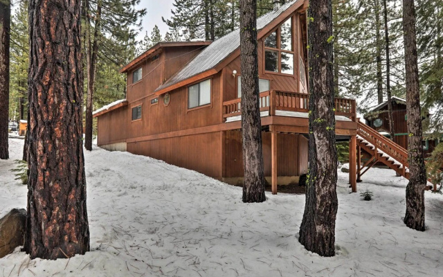 photo 5 of Truckee Winter Escape 6 Mi to Ski Slopes!