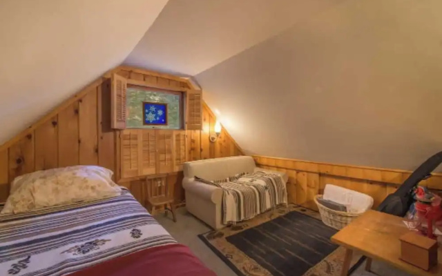 photo 2 of Owl's Peak by Avantstay Private Pine Tree Cabin Mins From The Water