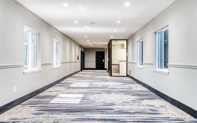 photo 2 of Oyo Townhouse Dallas Park Central Galleria