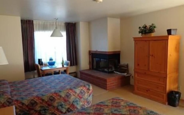 photo 4 of Pacific Gardens Inn