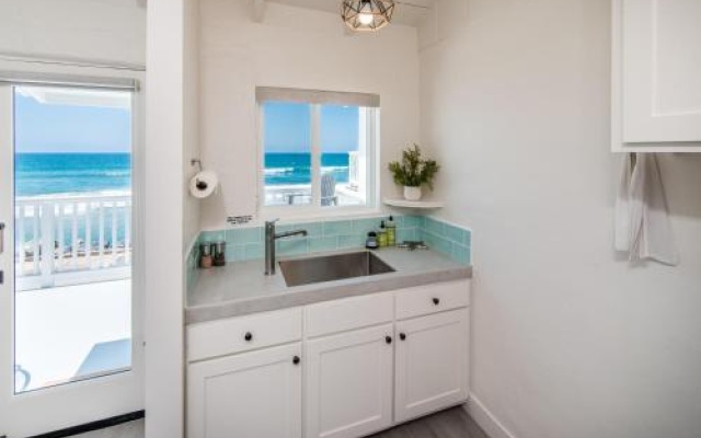 photo 2 of Pacific Villas: Unit 1
