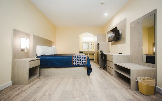 photo 5 of Platinum Inn Katy