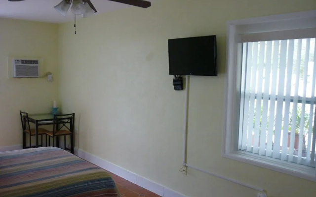 photo 4 of Palm Court Motel