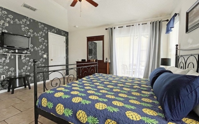 photo 2 of Palm Villa 4 Bedroom Home by RedAwning