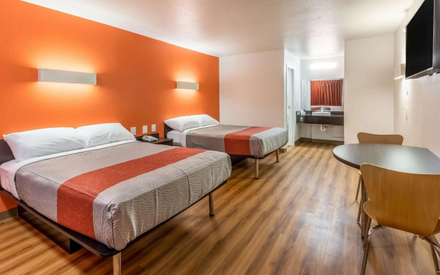 photo 4 of Motel 6 Arlington, TX - UTA