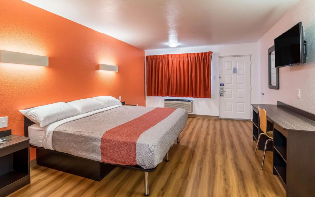 photo 5 of Motel 6 Arlington, TX - UTA