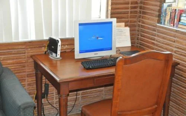 photo 2 of Motel Pasadena Inn Suites