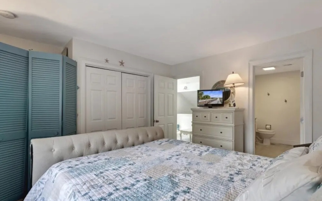 photo 5 of Pd Turnberry Village 2 Bedroom Condo by RedAwning