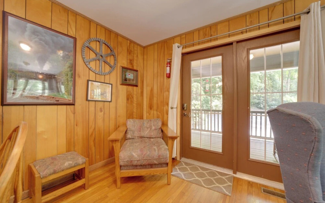 photo 3 of Dog-friendly Cottage w/ Deck in National Forest!