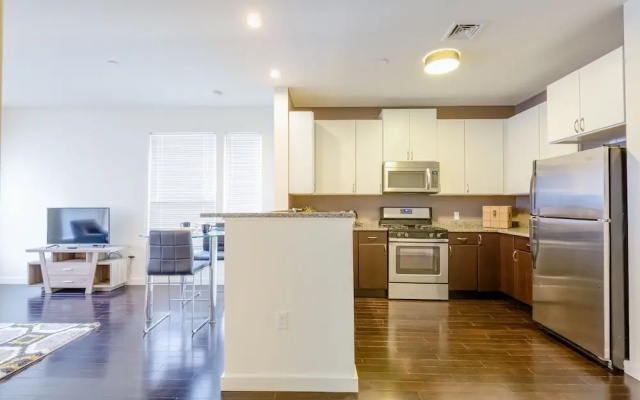 photo 2 of Peachtree Apartments by Avalon Suites