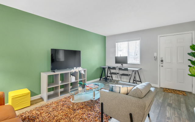photo 2 of Pearl Location ✔Fast Wifi + Free Parking  ✔Modern Living