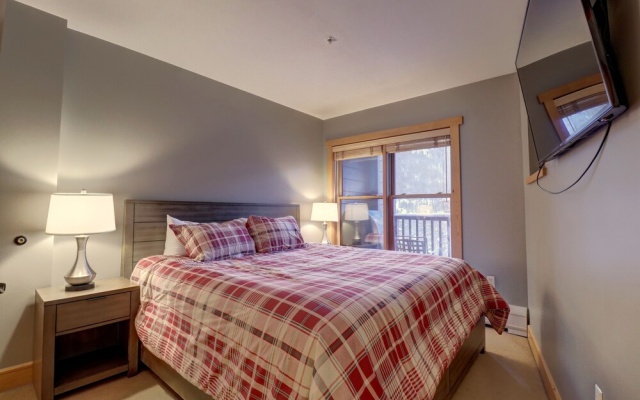photo 2 of Perfect Ski Condo Steps from the Super Bee & Golf Course - CS325 by Redawning