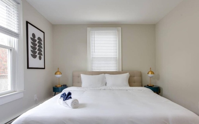 photo 2 of Pet Friendly 3BR Arlington Close to Metro Fast Wifi