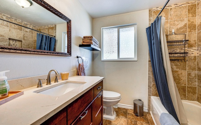 photo 4 of 4 Mi to Olde Town Arvada! Dog-friendly Home, Yard