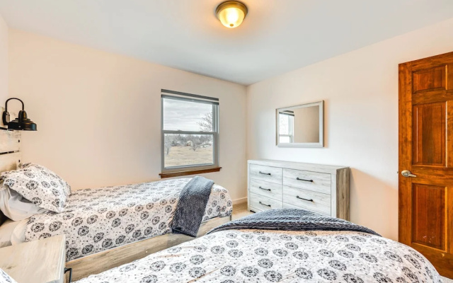 photo 3 of 10 Mi to Denver: Pet-friendly Arvada Home w/ Yard!