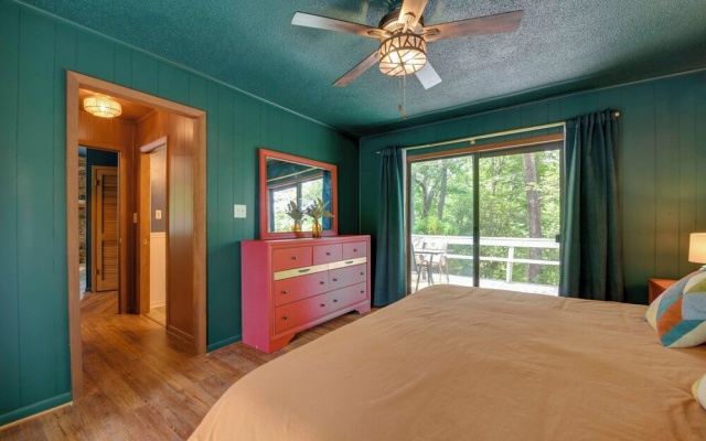 photo 5 of Pet-friendly Cabin - 1 Mi From Fontana Lake!