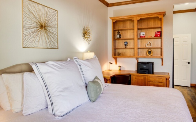 photo 3 of Peaceful Burnsville Condo w/ Views: Hiking On-site