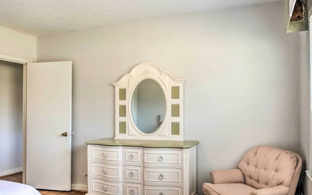 photo 3 of Pet-friendly Home w/ Patio - 3 Mi to Houston Zoo!