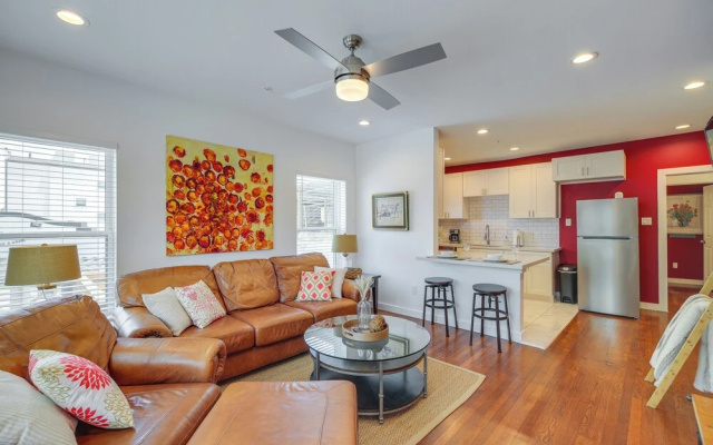 photo 3 of Pet-friendly Houston Apartment: 1 Mi to Downtown!