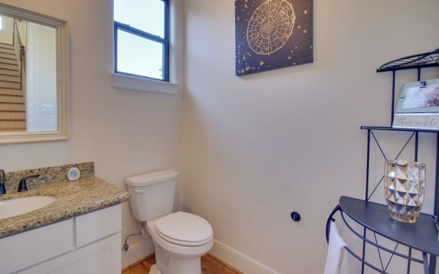 photo 5 of Pet-friendly Houston Home ~ 7 Mi to Downtown!
