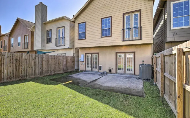 photo 4 of Pet-friendly Houston Home - 3 Mi to NRG Stadium!
