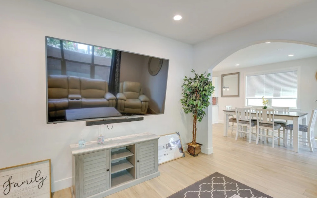 photo 4 of Pet-friendly Paramount Home, 16 Mi to Los Angeles!