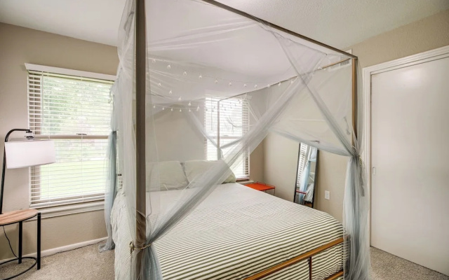 photo 4 of Spacious Yard: Pet-friendly Home in San Antonio!