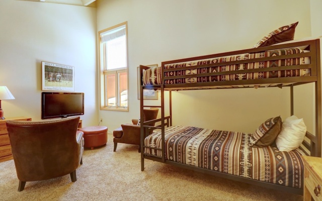 photo 3 of Alluring Lofty Condo In East Village - PG310 by RedAwning