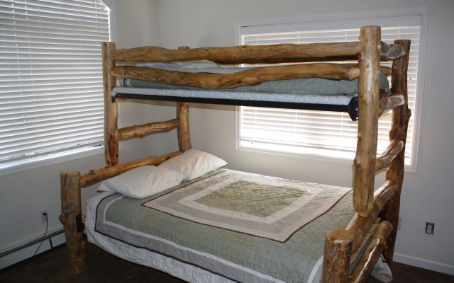 photo 4 of Pinecreek I - 4 BR By Peak Property