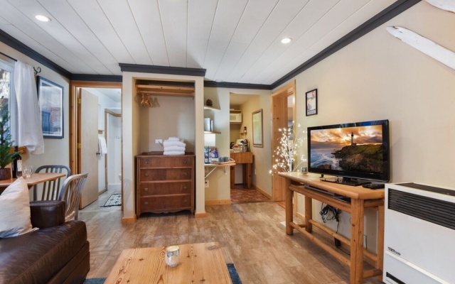 photo 4 of Pioneer Bungalow 1 Bedroom Bungalow by Redawning