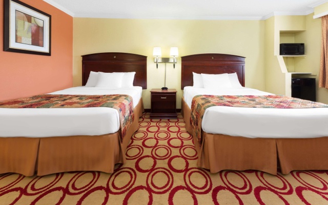 photo 3 of Days Inn by Wyndham Plainview