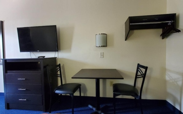 photo 3 of Plano Inn & Suites