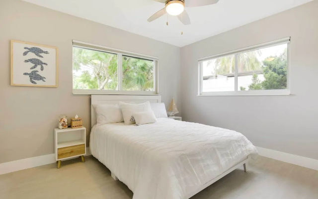 photo 2 of 1 Mi to Pompano Beach: Home w/ Patio & Pool!