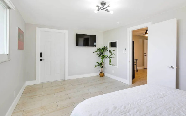 photo 5 of 1 Mi to Pompano Beach: Home w/ Patio & Pool!