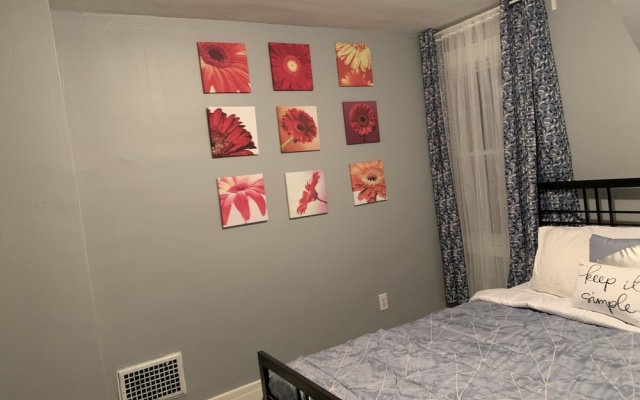 photo 4 of Pontiac Guest House